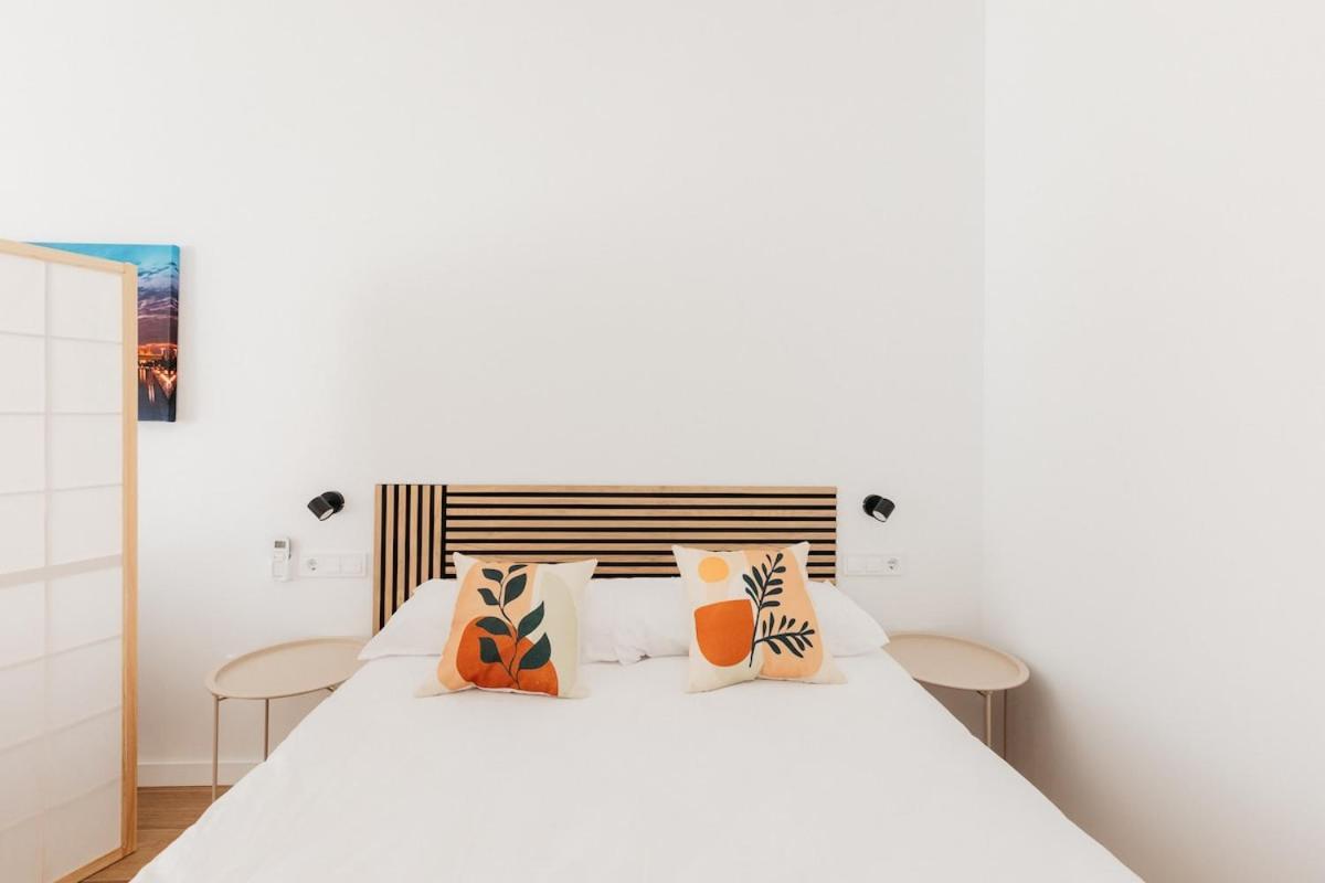 Stylish With Easy Access To Valencias Apartamento Valencia