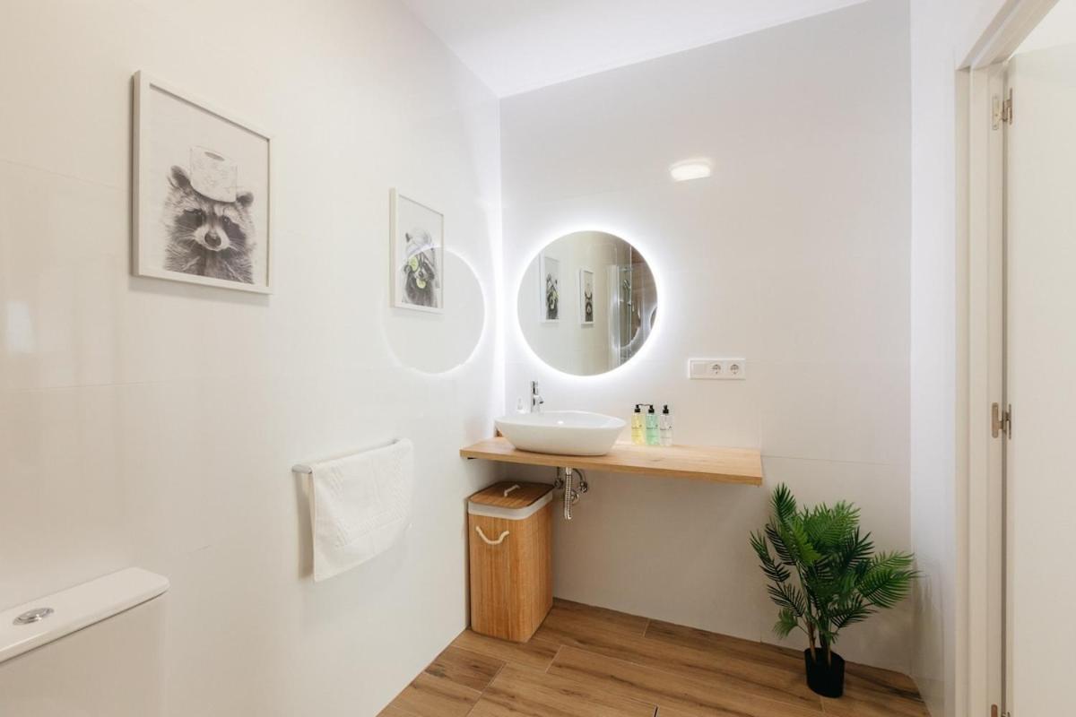 Stylish With Easy Access To Valencias Apartamento Valencia