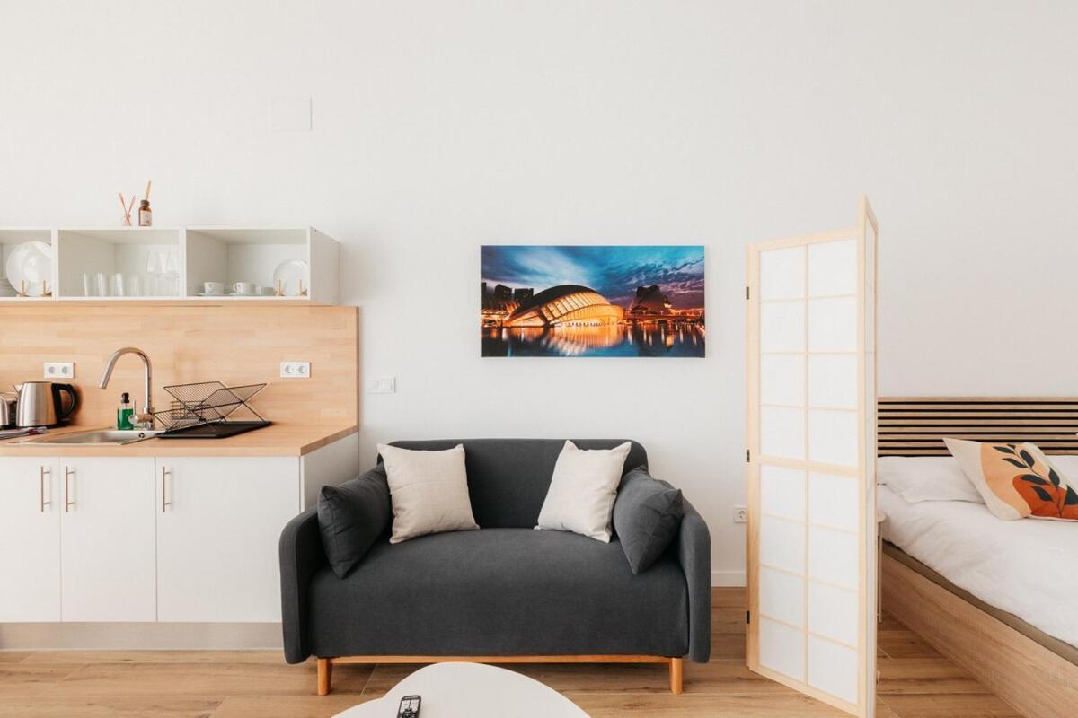 Stylish With Easy Access To Valencias