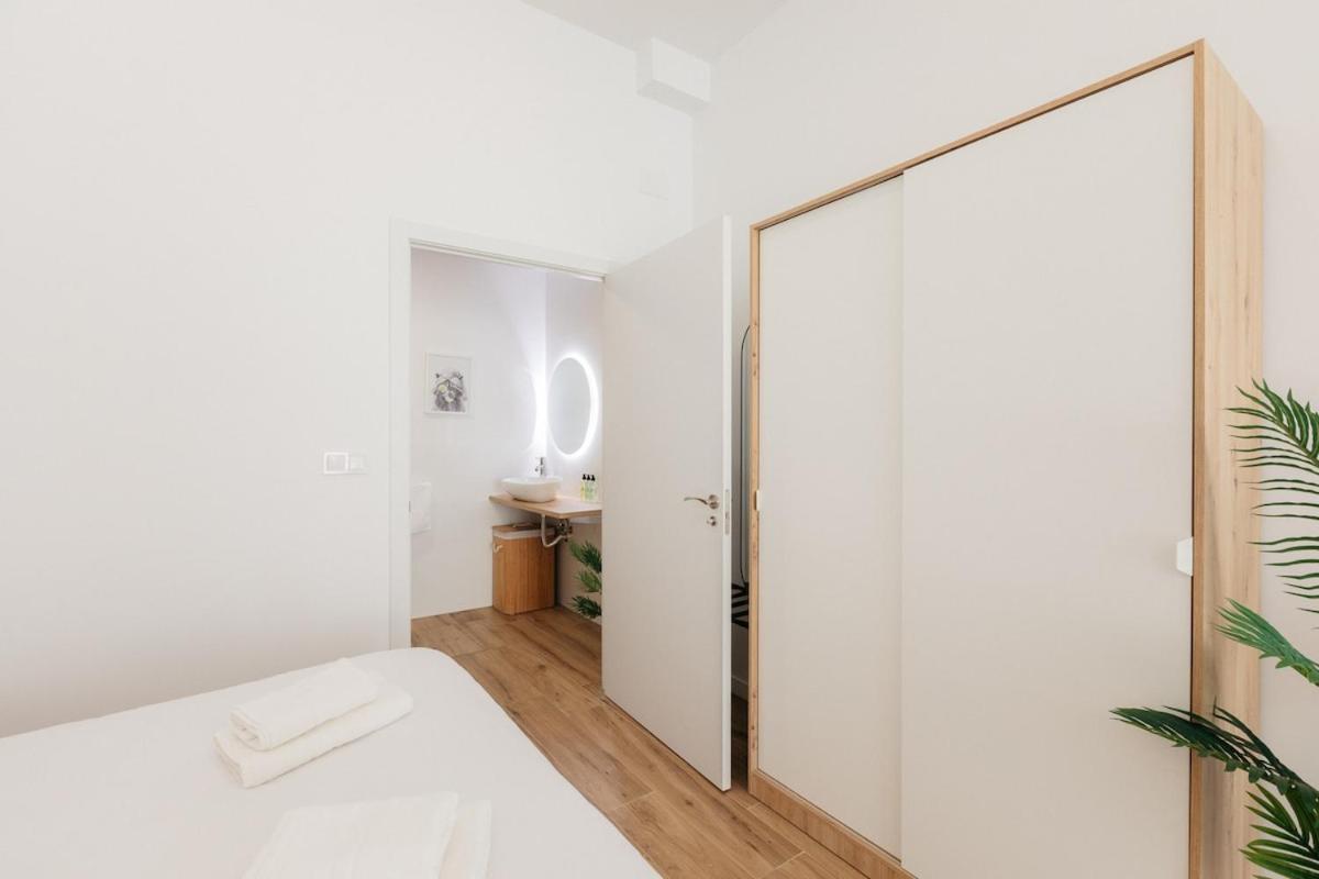 Stylish With Easy Access To Valencias Valencia